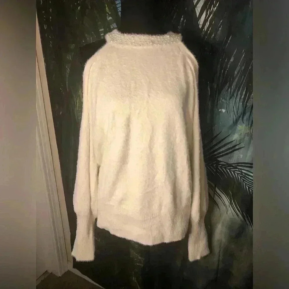White long sleeve cold shoulder sweater size large - Picture 3 of 16